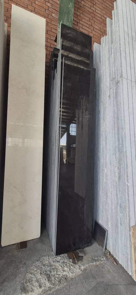 تصویر 2 از سنگ مرمریت مشکی عقیق گزینه‌ ای ایده‌ آل جهت دیواره لابی